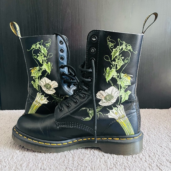 [SOLD ON EBAY] DR. MARTENS 1490 WILD BOTANICS FLORAL BOOTS - Picture 7 of 8